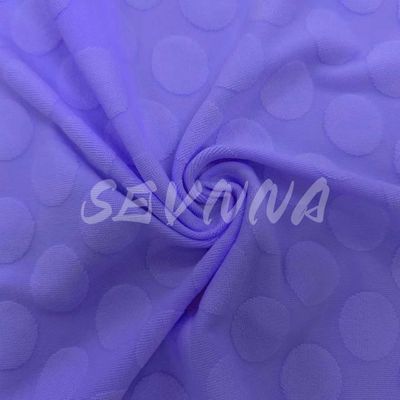 Vải polyester tái chế là giải pháp thân thiện với môi trường cho thời trang bền vững