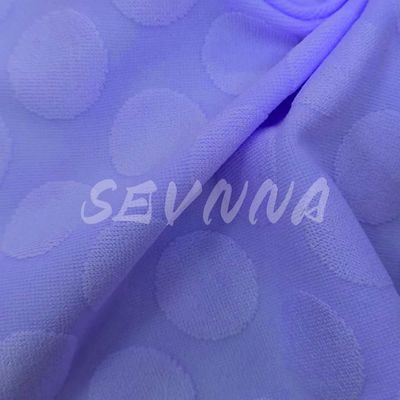 Vải polyester tái chế là giải pháp thân thiện với môi trường cho thời trang bền vững